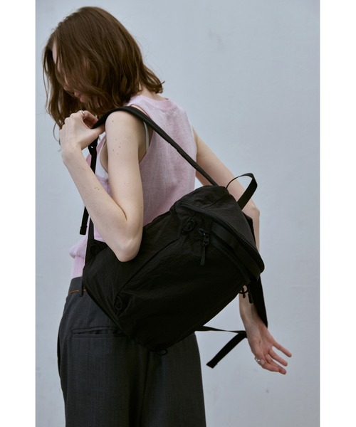 un/neu(アンノイ)の「リップストップコンパクトデイパック / リュック / A4、PC収納可能(14inch)(バックパック/リュック・レディース・ブルー/アイボリー/ブラック・FREE)」の18枚目の写真