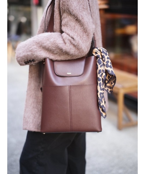 TONAL（トーナル）の「《14inchPC/A4対応/パスケース付》フェイクレザーTallトートバッグ（トートバッグ・レディース・ブラック/ブラウン/ベージュ・FREE）」の6枚目の写真