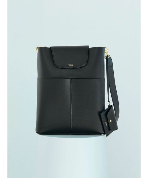 TONAL（トーナル）の「《14inchPC/A4対応/パスケース付》フェイクレザーTallトートバッグ（トートバッグ・レディース・ブラック/ブラウン/ベージュ・FREE）」の11枚目の写真