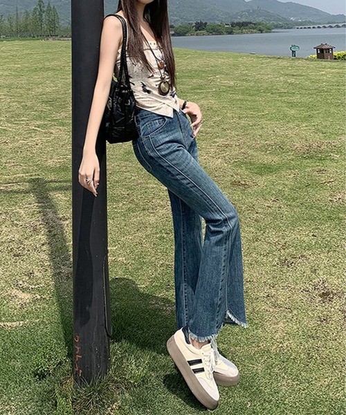 aimoha(アイモハ)の「フリンジフレアデニムパンツ(デニムパンツ・レディース・ネイビー・L/S/M)」の8枚目の写真