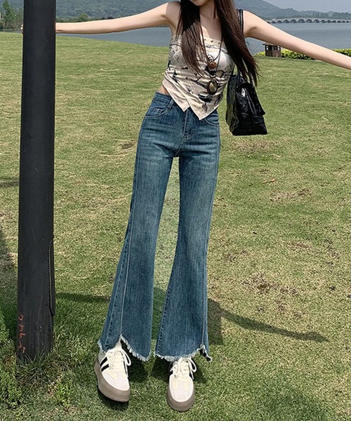 aimoha(アイモハ)の「フリンジフレアデニムパンツ(デニムパンツ・レディース・ネイビー・L/S/M)」の7枚目の写真