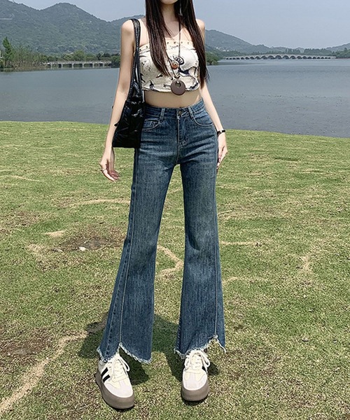 aimoha(アイモハ)の「フリンジフレアデニムパンツ(デニムパンツ・レディース・ネイビー・L/S/M)」の6枚目の写真