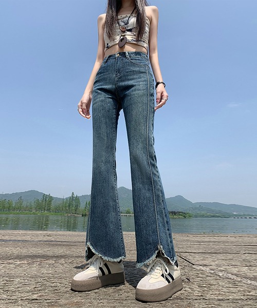 aimoha(アイモハ)の「フリンジフレアデニムパンツ(デニムパンツ・レディース・ネイビー・L/S/M)」の10枚目の写真