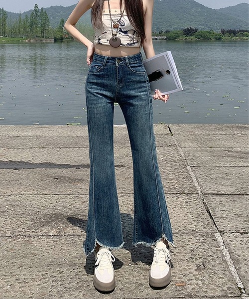 aimoha(アイモハ)の「フリンジフレアデニムパンツ(デニムパンツ・レディース・ネイビー・L/S/M)」の9枚目の写真