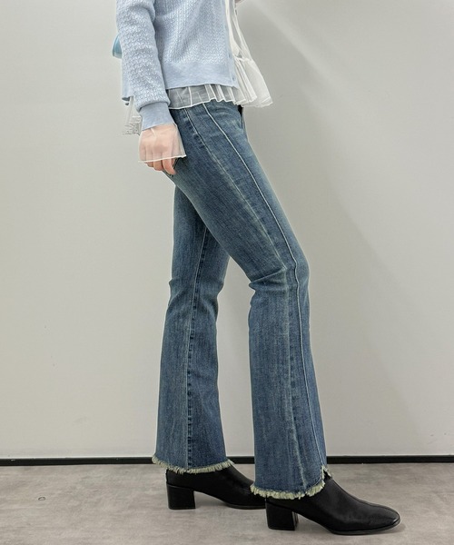 aimoha(アイモハ)の「フリンジフレアデニムパンツ(デニムパンツ・レディース・ネイビー・L/S/M)」の15枚目の写真