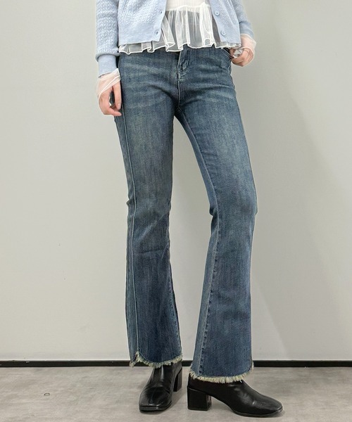 aimoha(アイモハ)の「フリンジフレアデニムパンツ(デニムパンツ・レディース・ネイビー・L/S/M)」の17枚目の写真