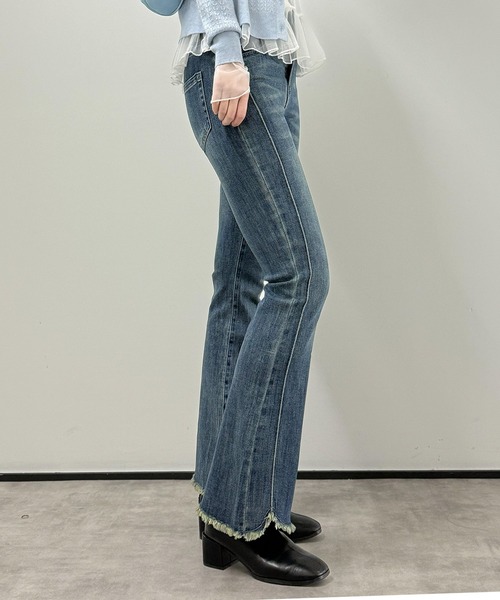 aimoha(アイモハ)の「フリンジフレアデニムパンツ(デニムパンツ・レディース・ネイビー・L/S/M)」の18枚目の写真
