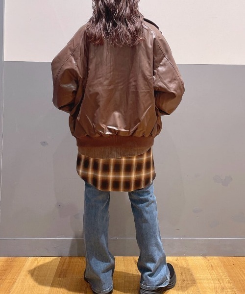 Right-on（ライトオン）の「【HONEYSUCKLE ROSE】フェイクレザーブルゾン (リブネック / ブラック×ブラウン / 大人カジュアル)（ブルゾン・レディース・ブラウン/ブラック・S/M/L）」の3枚目の写真