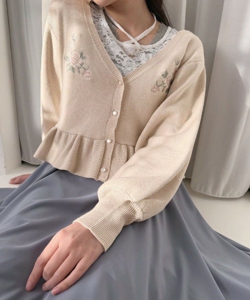 an another angelus（アンアナザーアンジェラス）の「ローズ刺繍ペプラムニットカーディガン（カーディガン/ボレロ・レディース・ピンクベージュ/ミント・FREE）」の7枚目の写真