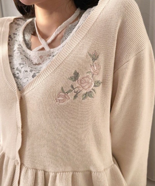 an another angelus（アンアナザーアンジェラス）の「ローズ刺繍ペプラムニットカーディガン（カーディガン/ボレロ・レディース・ピンクベージュ/ミント・FREE）」の8枚目の写真