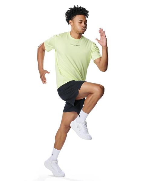 UNDER ARMOUR(アンダーアーマー)の「UAモチベート グラフィック ショートスリーブ Tシャツ(トレーニング/メンズ)(Tシャツ/カットソー・メンズ・ライトグレー・L/XL/M/2XL/S)」の2枚目の写真