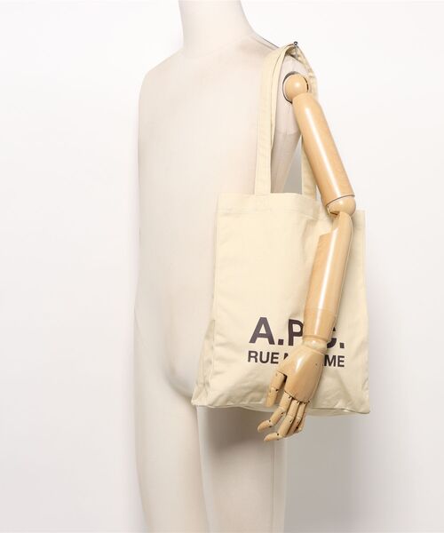 A.P.C.（アーペーセー）の「TOTE LOU RUE MADAME 2.0（トートバッグ・メンズ・ベージュ系その他・ONESIZE）」の5枚目の写真