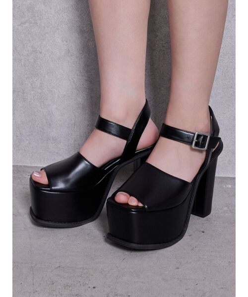 GYDA(ジェイダ)の「アンクルベルトチャンキーサンダル(サンダル・レディース・アイボリー/ブラック/シルバー系その他2・LARGE/MEDIUM/SMALL)」の6枚目の写真