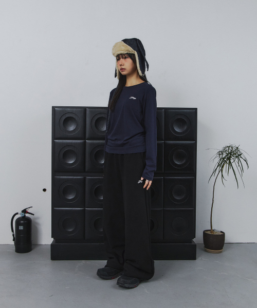 TANSANMAGNESIUM(タンサン マグネシウム)の「ポニーホットフィックスロングスリーブ(ネイビー)(Tシャツ/カットソー・レディース・その他・1/2)」の3枚目の写真