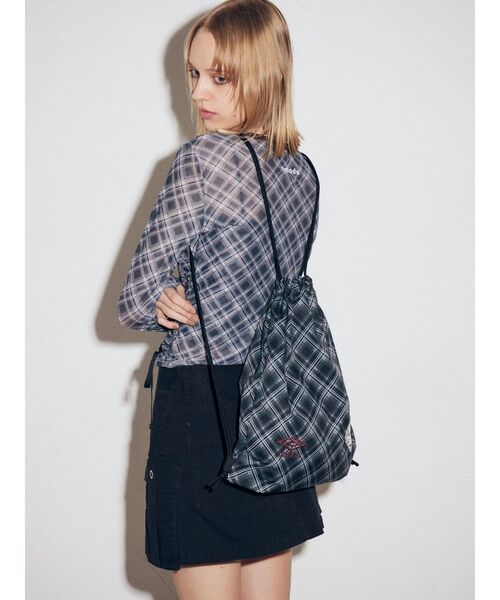 UMBRO(アンブロ)の「【UMBRO×EMODA】ストリングバックパック(バックパック/リュック・レディース・アイボリー/ブラック・FREE)」の2枚目の写真