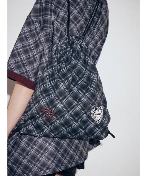 UMBRO(アンブロ)の「【UMBRO×EMODA】ストリングバックパック(バックパック/リュック・レディース・アイボリー/ブラック・FREE)」の6枚目の写真