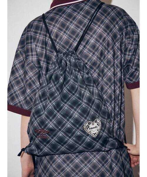 UMBRO(アンブロ)の「【UMBRO×EMODA】ストリングバックパック(バックパック/リュック・レディース・アイボリー/ブラック・FREE)」の7枚目の写真