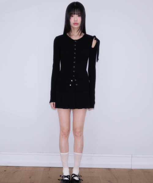 ROSEFRANTZ（ロゼフランツ）の「One Off-Shoulder Strap Long Sleeve [Black]（Tシャツ/カットソー・レディース・ブラック・OS）」の2枚目の写真