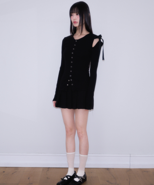 ROSEFRANTZ（ロゼフランツ）の「One Off-Shoulder Strap Long Sleeve [Black]（Tシャツ/カットソー・レディース・ブラック・OS）」の3枚目の写真
