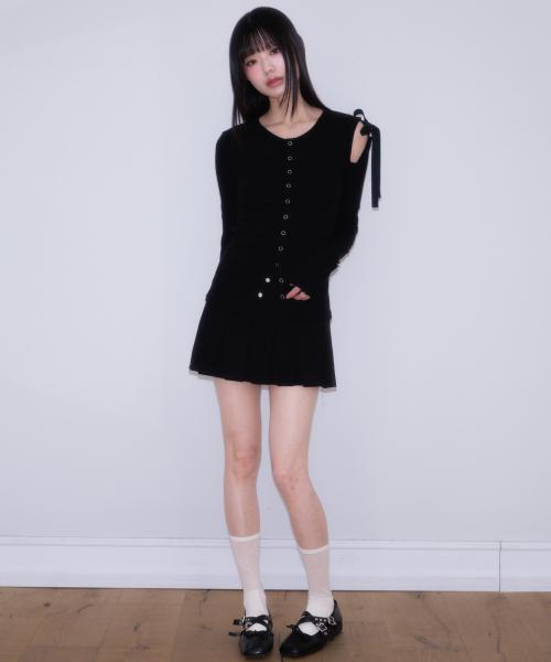 ROSEFRANTZ（ロゼフランツ）の「One Off-Shoulder Strap Long Sleeve [Black]（Tシャツ/カットソー・レディース・ブラック・OS）」の4枚目の写真