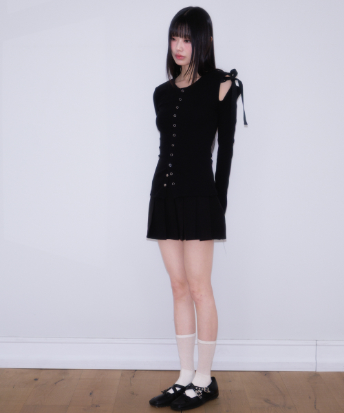 ROSEFRANTZ（ロゼフランツ）の「One Off-Shoulder Strap Long Sleeve [Black]（Tシャツ/カットソー・レディース・ブラック・OS）」の5枚目の写真
