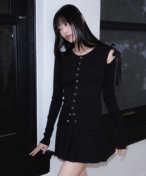 ROSEFRANTZ（ロゼフランツ）の「One Off-Shoulder Strap Long Sleeve [Black]（Tシャツ/カットソー・レディース・ブラック・OS）」の9枚目の写真