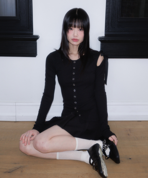 ROSEFRANTZ（ロゼフランツ）の「One Off-Shoulder Strap Long Sleeve [Black]（Tシャツ/カットソー・レディース・ブラック・OS）」の12枚目の写真