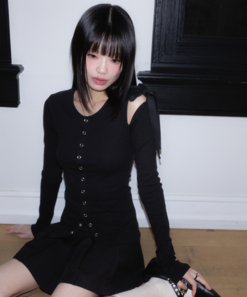 ROSEFRANTZ（ロゼフランツ）の「One Off-Shoulder Strap Long Sleeve [Black]（Tシャツ/カットソー・レディース・ブラック・OS）」の14枚目の写真