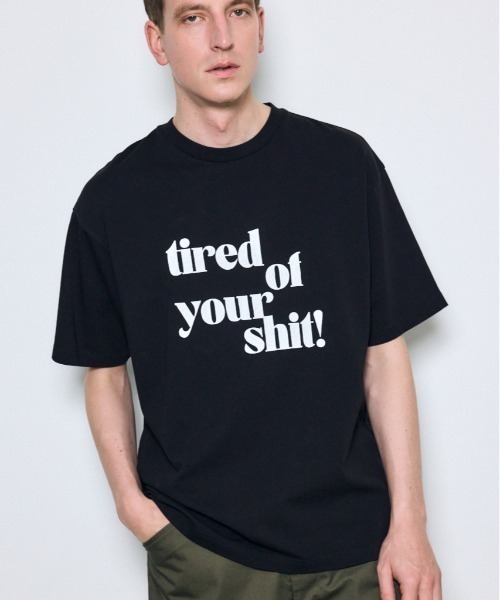AZUL by moussy（アズールバイマウジー）の「tired of your shit Tシャツ（Tシャツ/カットソー・メンズ・ホワイト/ライトブルー/ブラック/グレー・LARGE/MEDIUM/SMALL）」の3枚目の写真