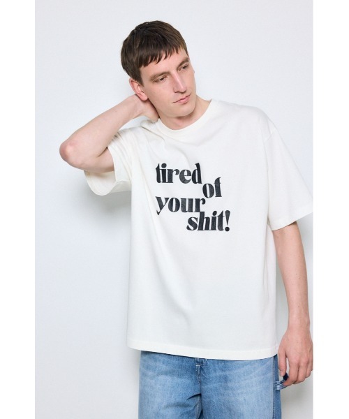 AZUL by moussy（アズールバイマウジー）の「tired of your shit Tシャツ（Tシャツ/カットソー・メンズ・ホワイト/ライトブルー/ブラック/グレー・LARGE/MEDIUM/SMALL）」の6枚目の写真