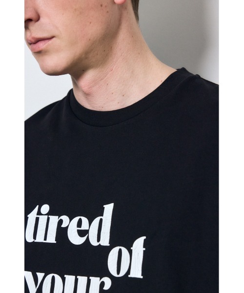 AZUL by moussy（アズールバイマウジー）の「tired of your shit Tシャツ（Tシャツ/カットソー・メンズ・ホワイト/ライトブルー/ブラック/グレー・LARGE/MEDIUM/SMALL）」の22枚目の写真