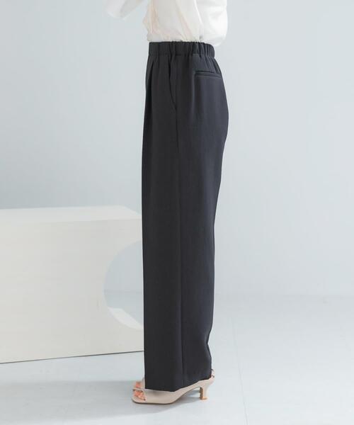 URBAN RESEARCH ROSSO WOMEN（アーバンリサーチ　ロッソ）の「DONEEYU　ダブルクロスワイドパンツ（その他パンツ・レディース・オフホワイト/ブラック・36/38）」の3枚目の写真