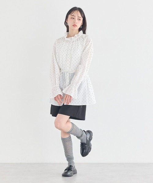 earth music&ecology(アースミュージックアンドエコロジー)の「【接触冷感/イージーケア】TRキュプラダブルボタンフリルシャツ(シャツ/ブラウス・レディース・ドット/ストライプ/ブラック/オフホワイト・FREE)」の9枚目の写真