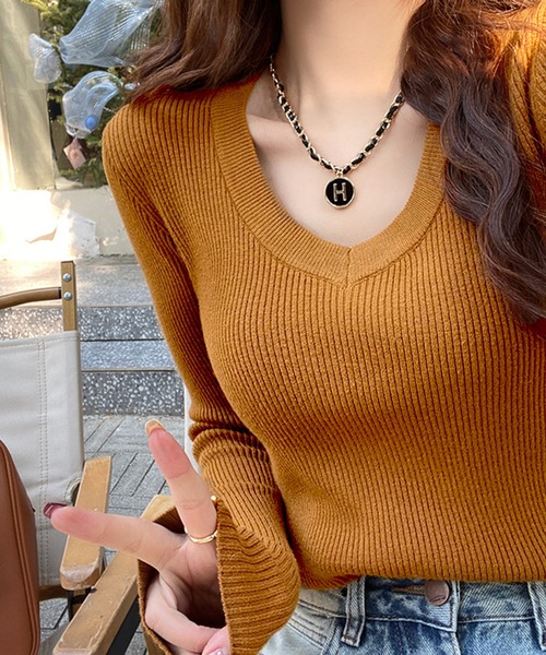 Songe(ソンジュ)の「Vネック長袖ニットトップス(Tシャツ/カットソー・レディース・グレー/ブラック/キャメル/ホワイト・FREE)」の7枚目の写真