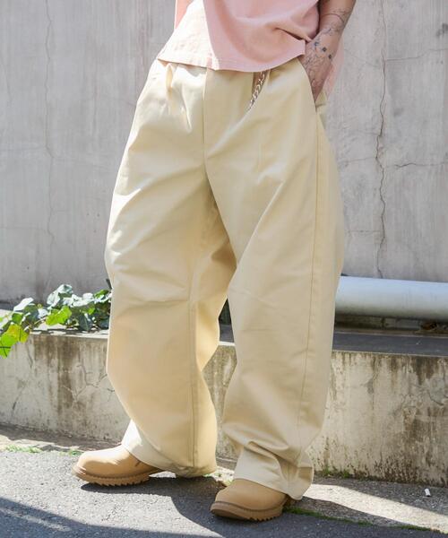 WEGO（ウィゴー）の「WEGO/【26年春新作】キーチャーム付きチノカーブパンツ（その他パンツ・メンズ・ブラック/ベージュ・LARGE/MEDIUM）」の5枚目の写真