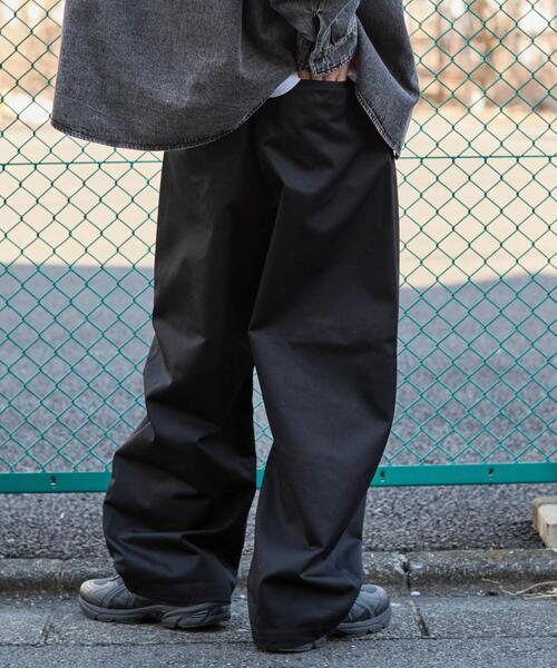 WEGO（ウィゴー）の「WEGO/【26年春新作】キーチャーム付きチノカーブパンツ（その他パンツ・メンズ・ブラック/ベージュ・LARGE/MEDIUM）」の10枚目の写真