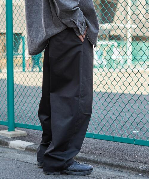 WEGO（ウィゴー）の「WEGO/【26年春新作】キーチャーム付きチノカーブパンツ（その他パンツ・メンズ・ブラック/ベージュ・LARGE/MEDIUM）」の11枚目の写真