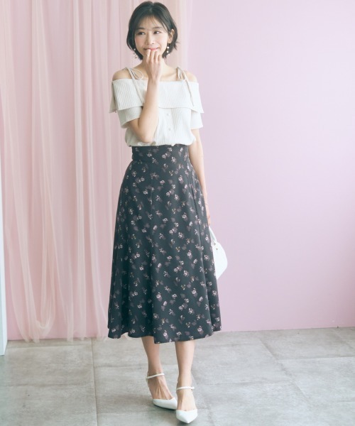 marun(マルン)の「<大きいサイズ>肩リボンオフショルダーテレコリブカットソー marun(Tシャツ/カットソー・レディース・グレイッシュベージュ/ブラック・L/LL/3L/4L/5L)」の3枚目の写真