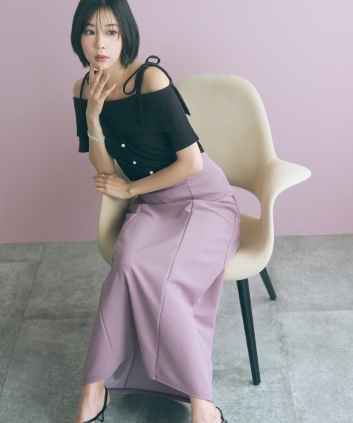 marun(マルン)の「<大きいサイズ>肩リボンオフショルダーテレコリブカットソー marun(Tシャツ/カットソー・レディース・グレイッシュベージュ/ブラック・L/LL/3L/4L/5L)」の10枚目の写真