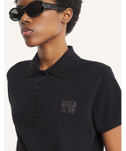 Maison Kitsune(メゾンキツネ)の「MAISON KITSUNE STAMP CROPPED POLO(ポロシャツ・レディース・ブラック・S/XS/L/M)」の5枚目の写真