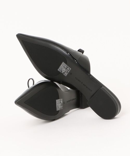 CHARLES & KEITH(チャールズ & キース)の「Kaleen カリーン ポインテッドミュール(パンプス・レディース・ブラック/アイボリー・23.5cm/23cm/22.5cm/25.5cm/25cm/24.5cm)」の11枚目の写真