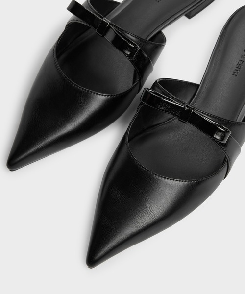 CHARLES & KEITH(チャールズ & キース)の「Kaleen カリーン ポインテッドミュール(パンプス・レディース・ブラック/アイボリー・23.5cm/23cm/22.5cm/25.5cm/25cm/24.5cm)」の9枚目の写真