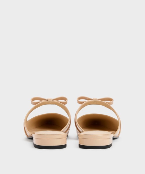 CHARLES & KEITH(チャールズ & キース)の「Kaleen カリーン ポインテッドミュール(パンプス・レディース・ブラック/アイボリー・23.5cm/23cm/22.5cm/25.5cm/25cm/24.5cm)」の4枚目の写真