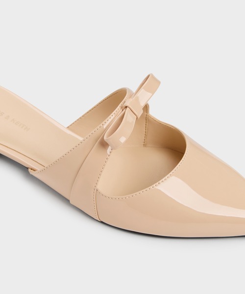 CHARLES & KEITH(チャールズ & キース)の「Kaleen カリーン ポインテッドミュール(パンプス・レディース・ブラック/アイボリー・23.5cm/23cm/22.5cm/25.5cm/25cm/24.5cm)」の5枚目の写真