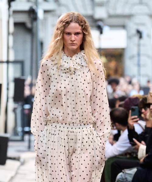 MSGM(エムエスジーエム)の「ポルカドット シフォン ラッフルブラウス(シャツ/ブラウス・レディース・ブラック・38)」の6枚目の写真