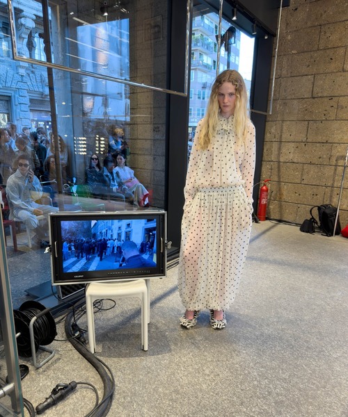MSGM(エムエスジーエム)の「ポルカドット シフォン ラッフルブラウス(シャツ/ブラウス・レディース・ブラック・38)」の7枚目の写真