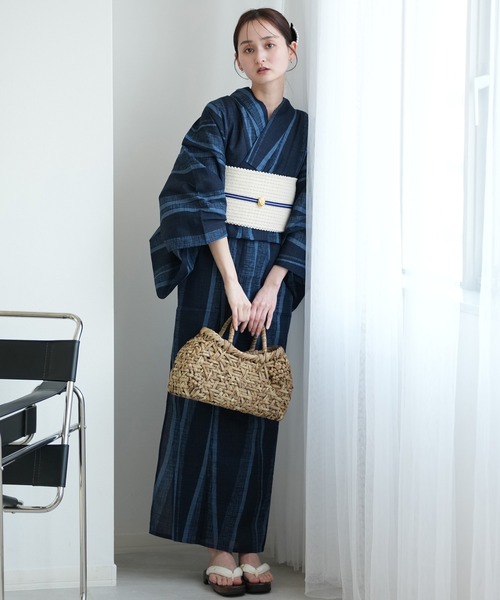 utatane(ウタタネ)の「浴衣3点セット 粋モダン 紺地によろけ流し(浴衣・レディース・ネイビー・FREE)」の2枚目の写真