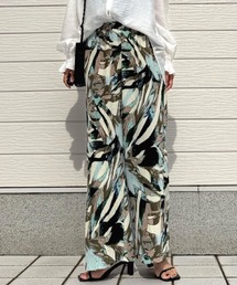 Q（キュー）の「プリーツリーフ柄PT（その他パンツ）」
