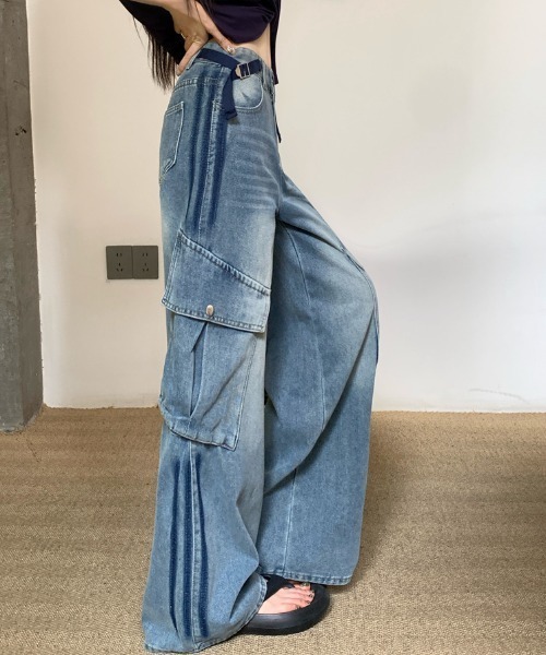 AMAJI(アマジ)の「ストライプ柄 配色 デニムパンツ(デニムパンツ・レディース・ブルー・SMALL/MEDIUM/LARGE/X-LARGE)」の4枚目の写真