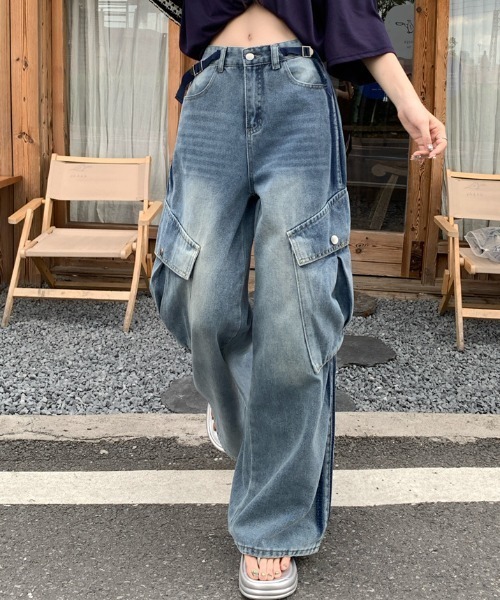 AMAJI(アマジ)の「ストライプ柄 配色 デニムパンツ(デニムパンツ・レディース・ブルー・SMALL/MEDIUM/LARGE/X-LARGE)」の2枚目の写真